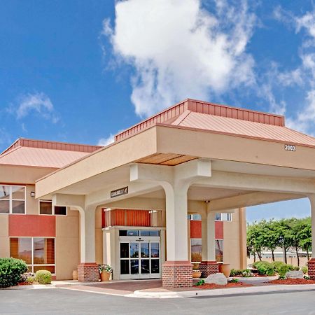 Ramada By Wyndham West Memphis Hotel Екстериор снимка
