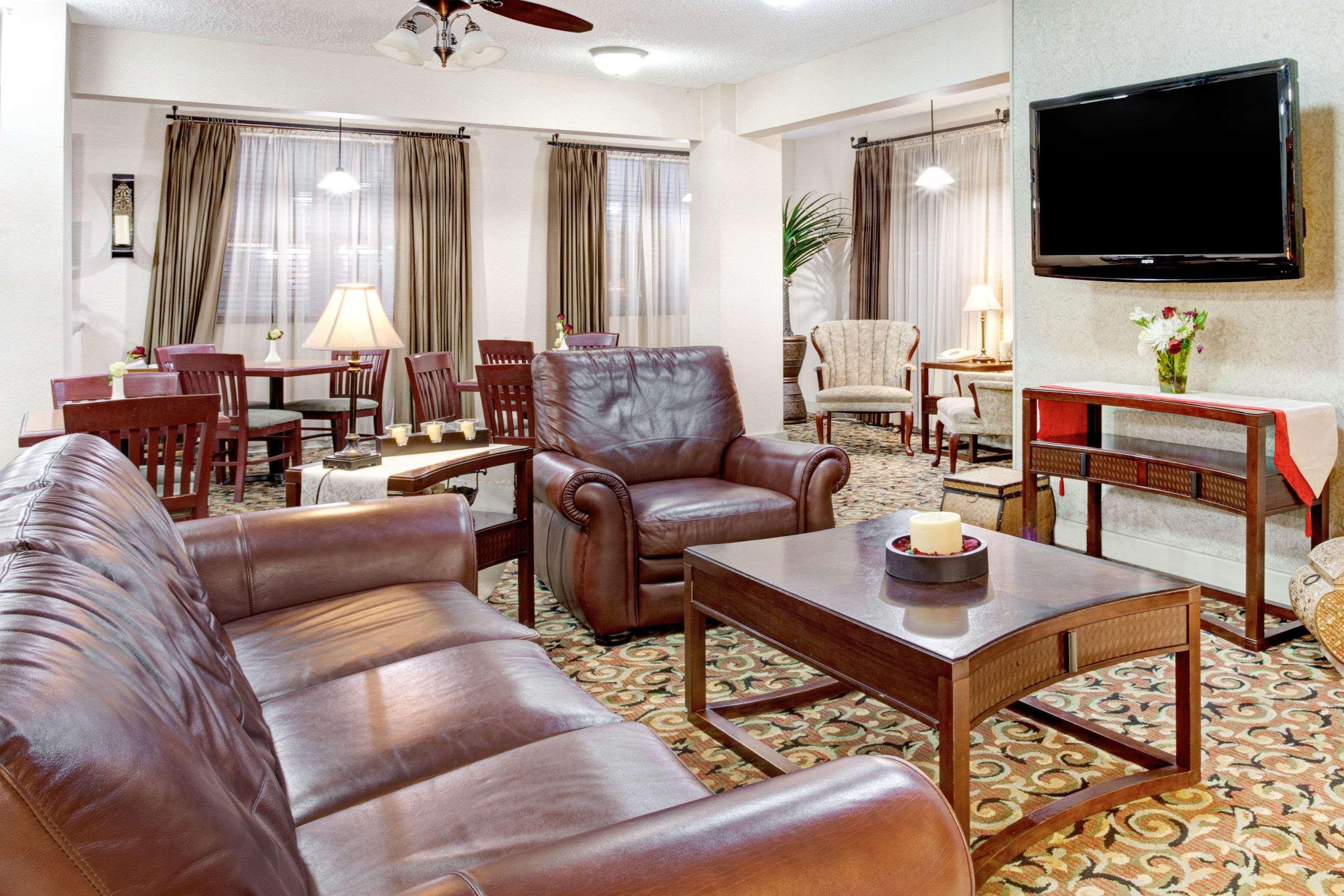 Ramada By Wyndham West Memphis Hotel Екстериор снимка