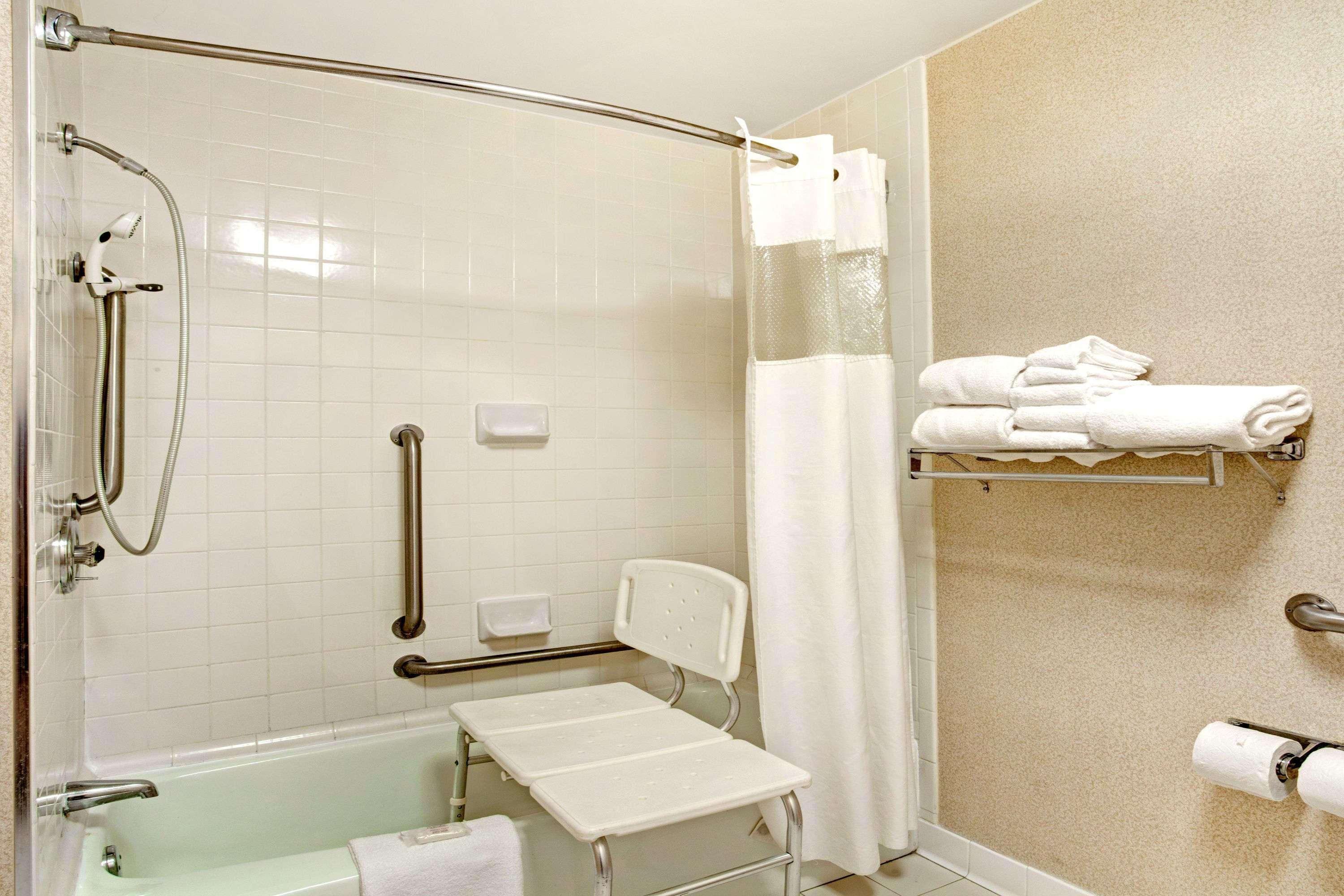 Ramada By Wyndham West Memphis Hotel Екстериор снимка