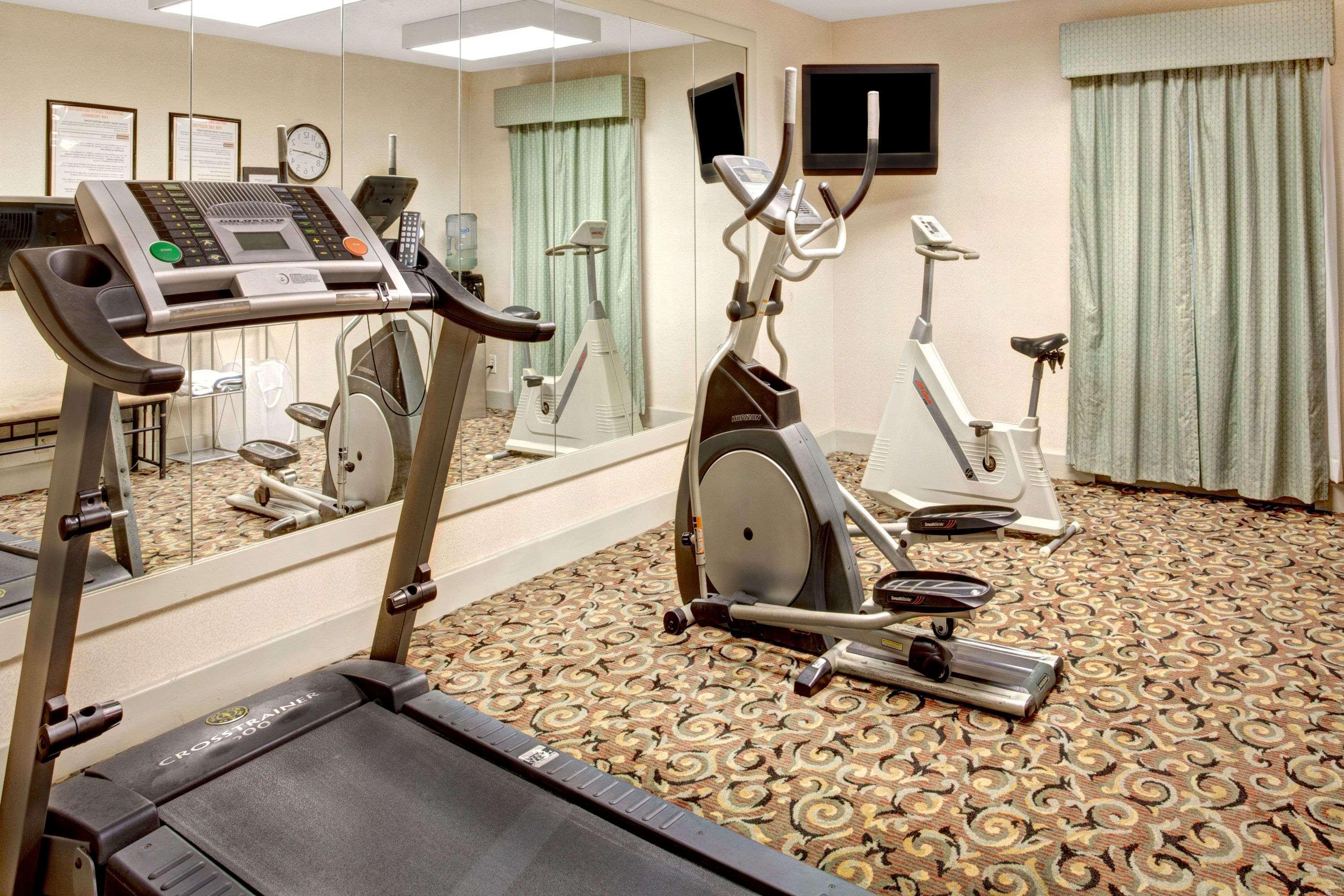 Ramada By Wyndham West Memphis Hotel Екстериор снимка