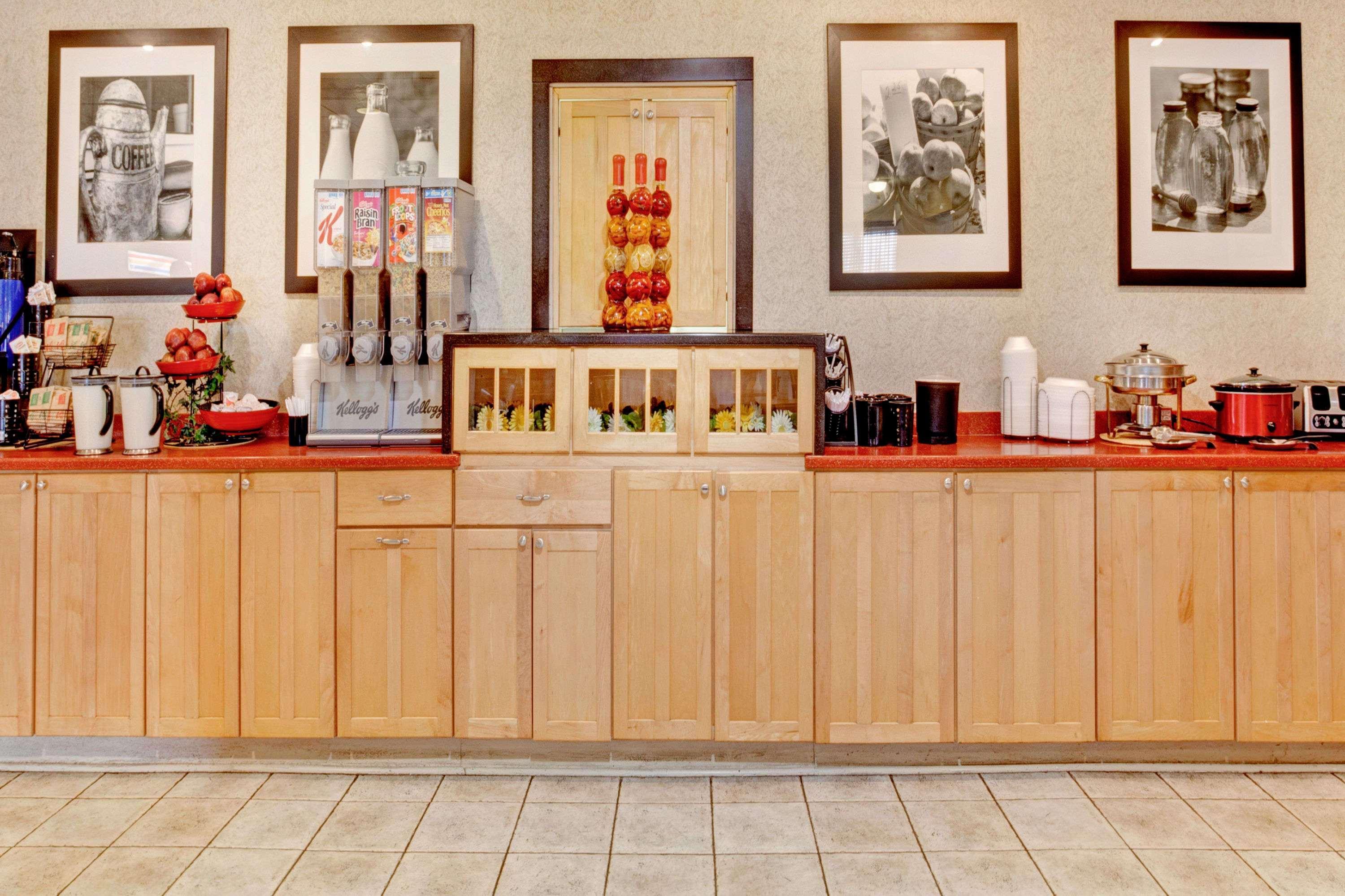 Ramada By Wyndham West Memphis Hotel Екстериор снимка