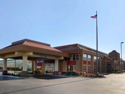 Ramada By Wyndham West Memphis Hotel Екстериор снимка